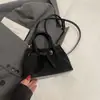 Bolso de Mano de Nicho de Gama Alta Estilo Coreano con Correa de Cuero, Bolso Cubo, Bolso para Mujer, Nuevo Bolso Versátil de Moda para Hombro y Cruzado