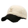 Gorra de béisbol cálida para hombre y mujer, sombrero de lana de cordero, gorra con visera pequeña de moda de terciopelo Teddy con letras de celebridad de Internet que combina con todo y hace que la cara se vea pequeña
