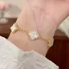 Pulsera Exquisita, Lujo Ligero, Gama Alta, Moderna, Sencilla, Flor de Cuatro Hojas con Circonitas Microincrustadas, Diseño de Nicho, Joyería de Mano Personalizada para Mujeres