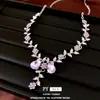 Set de pendientes y collar de flor y hoja con incrustaciones de diamantes, sensación de lujo ligero y alta gama, joyería de nicho exquisita y versátil para mujer