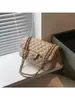 Nova Bolsa Quadrada Pequena de Corrente Transfronteiriça 2026, Bolsas Acolchoadas da Moda, Bolsa Transversal Ombro Feminina com Fechadura, Bolsa Pequena Estilo Chanel