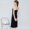 Conjunto de bata y camisón largo de color rosa sólido satinado con escote en V profundo, cintura lateral reveladora con abertura de malla transparente Q3062
