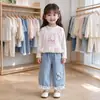 Conjunto Doce de Três Peças Estilo Coreano para Bebês Meninas: Vestido Camisola + Camiseta de Manga Longa + Calça Jeans Lanterna com Orelha de Coelho de Renda Conjunto Estiloso