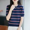 Camiseta de tricô de algodão com listras estilo francês, manga curta, para mulheres, novo modelo 2026, leve, respirável, confortável e colorida, listrada, que rejuvenesce.