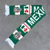 Este cachecol leve de poliéster para torcedor de futebol com franjas apoia várias seleções nacionais e funciona muito bem para torcer no dia do jogo, para o uso diário e para coleções de souvenirs de torcedor.