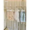 Liquidación, Sin Devoluciones ni Cambios. Diseño de Volantes Multicapa, Blusa de Hombros Caídos con Lazos, Top de Chifón sin Mangas de Verano para Mujer