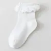 Calcetines Nuevos para Niñas 2026 para Otoño e Invierno, Calcetines para Bebé con Lazo y Adorno de Encaje, Algodón Peinado Fino, Delgados y Transpirables para Bebés