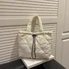 Bolsa Tote de Algodão de Grande Capacidade para o Dia a Dia 2025 Nova Simples Acolchoada Bolsa de Axila Versátil Bolsa de Ombro para o Dia a Dia