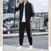 Nuevo Conjunto Deportivo de Dos Piezas de Moda Casual con Cuello Alto para Primavera y Otoño Traje Deportivo Chaqueta Deportiva Rayada Moderna para Hombre