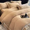 Novo conjunto de cama de quatro peças de veludo de leite espesso, quente e em relevo de alta qualidade, conjunto de três peças de lençol e capa de edredom de inverno de luxo leve