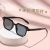 Gafas de Sol Retro Europeas y Americanas con Tachuelas Cuadradas, Modernas de Estilo Callejero con Protección UV, Gafas de Sol de Marco Pequeño para Pasarelas