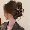 Presilha de cabelo marrom estilo francês para mulheres, moderna e versátil, com toque de luxo, presilha de tubarão, novo modelo 2026, acessório de cabelo tipo garra Maillard