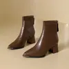 Dr. Preto. Botas Martens Femininas 2026 Nova Outono Retrô Bico Fino Metálico Botas Emagrecedoras Salto Grosso Botas Femininas Salto Alto Botas de Cano Curto