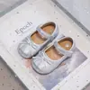 Sapatos de Couro Plissado Elegantes para Crianças 2026 Nova Coleção Primavera e Outono Estilo Coreano Sapatos de Princesa com Solado Macio para Meninas Mocassins Baixos