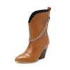Botas de corrente estilo europeu e americano, bico fino, salto grosso, botas curtas femininas plus size 4006