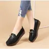 Mocassins de Couro Macio para Mulheres 2026 Novos Sapatos Rasos Casuais Versáteis de Solado Macio para Mulheres, Sapatos de Couro Antiderrapantes para Mães