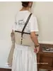 Bolsa de mão pequena muito estilosa para mulheres, novo modelo 2026, bolsa de ombro e transversal de alta qualidade estilo coreano, bolsa de mão tipo saco com design de nicho