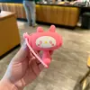 Llavero de Martillo Chirriante de Goma Blanda de PVC Dibujo Animado Lindo Colgante para Mochila Alivio del Estrés Regalo Pequeño para Niños Sacudiendo y Gritando