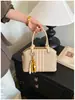 Bolsa Feminina para o Trabalho Grande Capacidade Toque de Luxo Bolsa de Mão Pequena para Levar Coisas Essenciais Bolsa Transversal Exquisita Versátil Fashionável Feminina Transfronteiriça