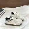Zapatos Blancos de Entrenamiento Alemanes de Suela Gruesa con Lunares, Nicho, para Mujer, Novedad Otoño 2026, Muy Bonitos, Combinan Bien con Faldas, Zapatos de Tabla, Zapatos Deportivos, Modernos