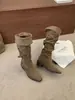 Botas de cavaleiro femininas em camurça, coleção outono/inverno 2026, novo design de bico quadrado, com fivela de cinto, dobráveis e apresentando um salto grosso e cano alto