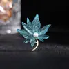 Broche Hoja de Arce para Mujer de Alta Gama Exquisito 2025 Nuevo Colorido Compra Spot de Exportación Ropa y Accesorios al por Mayor