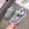Zapatillas infantiles, nueva colección otoño 2026, estilo coreano de moda, suela blanda, antideslizantes, zapatos casuales versátiles para niños mayores