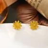Pendientes Frescos y Dulces de Margarita Pequeña para Mujer 2025 Nuevos Pendientes Populares Mini Pequeños Simples Flor Lindos Pendientes