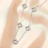 Pulsera Nueva de Acero de Titanio Transfronteriza para Mujer, Pulsera Hueca de Acero Inoxidable con Forma de L y Trébol de Cuatro Hojas, Chapada en Oro de 18 Quilates, Joyería que no se Desvanece