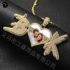 Nuevo colgante de marco de fotos con memoria de foto con forma de corazón y letras de doble capa con patrón europeo y americano, con incrustaciones de cobre y circonita estilo hip-hop.
