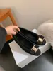 Novos Sapatos Flats Femininos Clássicos de Outono e Inverno com Laço Fivela de Metal Salto Escondido Bico Quadrado Forro de Veludo