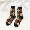 Calcetines de lana para mujer, calcetines de media pantorrilla, calcetines cálidos gruesos de estilo coreano de moda para otoño e invierno, cuadros de rombos retro japoneses.