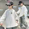 Camiseta Blanca de Manga Larga para Niño Estilo Nuevo Primavera y Otoño Holgada Estilo Coreano Moderna Estampado de Letras Camiseta Base para Niños Medianos y Grandes T