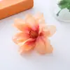 Flor pequeña lirio tela de seda flor artificial DIY accesorios para el cabello hechos a mano decoración de ropa accesorios fabricantes al por mayor