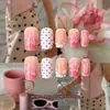 Unhas postiças quadradas de pressão 24 peças, estilo simples com designs florais delicados, cor sólida branca, bolinhas e pontas de unha French manicure rosa