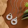 Nuevos Productos Europeos y Americanos 2025 Aliexpress Moda Lujo Ligero Elegante Collar Redondo con Colgante de Corazón Completamente Incrustado de Diamantes Zirconia para Mujer