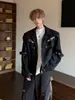 Chaqueta de Hombro Desestructurada de Metal de Nicho para Hombre, Chaqueta Corta de Trabajo Estilo Americano para Primavera con un Toque de Lujo, Atuendo de Motociclista Genial