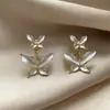 Brincos de Borboleta de Uso Duplo Design de Nicho Feminino Pequenos Brincos Elegantes de Luxo Leve Brincos