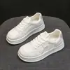 Zapatillas blancas planas para mujer 2026 nuevas de otoño con suela gruesa para aumentar la altura, zapatillas casuales para estudiantes, zapatillas deportivas, zapatillas de entrenamiento alemanas para mujer