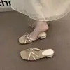Primeiro Encontro Temporada Sandálias de Verão com Salto Bloco e Tiras Cor Nude Francês Sapatos de Fada para Combinar com Saias, Tiras Finas para Roupas de Noite