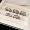 Conjunto de Anéis de Zircônia Banhado a Ouro Real 14K Sombra Cintilante, Toque de Luxo Leve de Alta Qualidade, Anel Exquisito de Nicho para o Dedo Indicador