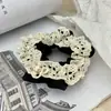 Elástico de Cabelo Rendado Suave Estilo Retrô com Borda Ondulada, Elástico para Coque Cor de Café, Scrunchie Grande, Corda de Cabelo Estilo Floresta, Acessório de Cabelo