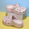Calçados Nuvem Clogs para Mulheres, Novo Modelo de Verão, Antiderrapantes, Chinelos com Solado Macio, Sandálias de Praia com Solado Grosso, Sandálias Femininas que Aumentam a Altura