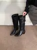 []2026 otoño e invierno nuevo estilo botas punta cuadrada aumento de altura interior hebilla cruzada hebilla de manga botas largas botas retro para mujer
