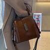Bolso de piel auténtica para mujer, novedad de 2024, moderno y retro, bandolera de alta gama, versátil y versátil.
