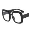 Gafas de sol de marco elegante de nuevo estilo, tendencia de personalidad europea y americana, gafas cuadradas, gafas de sol de moda con brillo, gafas lisas para mujer