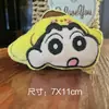Lindo Vestido Crayon Shin Nueva Muñeca de Peluche Broche Sanrio Shin Nuevo Colgante Chirriante Accesorios para Bolsos Dibujos Animados