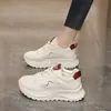 2026 Novo Modelo de Primavera Sapatos Pai de Solado Grosso que Aumentam a Altura para Pessoas Baixinhas, Cadarço Versátil Tênis de Corrida, Sapatos Casuais da Moda para Estudantes