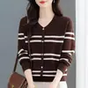 26 Suéter Feminino Outono Inverno Novo Estilo Gola V Listrado Tricô de Mãe Camada Base Pulôver Manga Longa Camada Base Top Solto