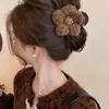 Presilha de Cabelo com Laço Cor Café Escuro para Mulheres 2025 Nova Presilha Grande Presilha de Tubarão Presilha de Pelúcia Acessório de Cabelo para a Parte de Trás da Cabeça